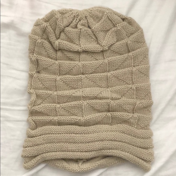 1 LEFFFFFT!!!! Beige Knit Slouchy Winter Hat - Picture 2 of 2